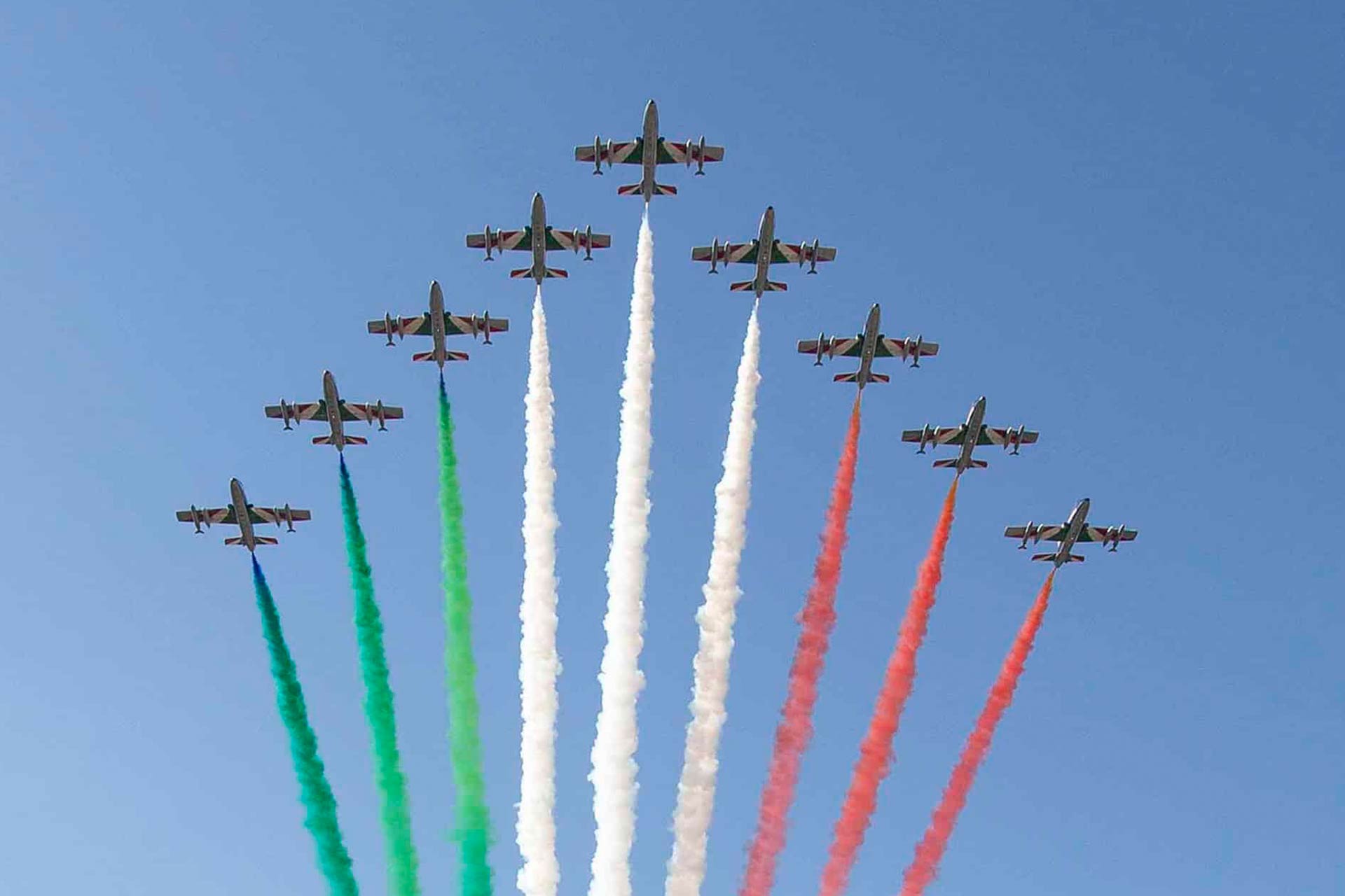 Frecce tricolori: simbolo dell&amp;#39;Italia - Club Frecce Tricolori n° 2 ...